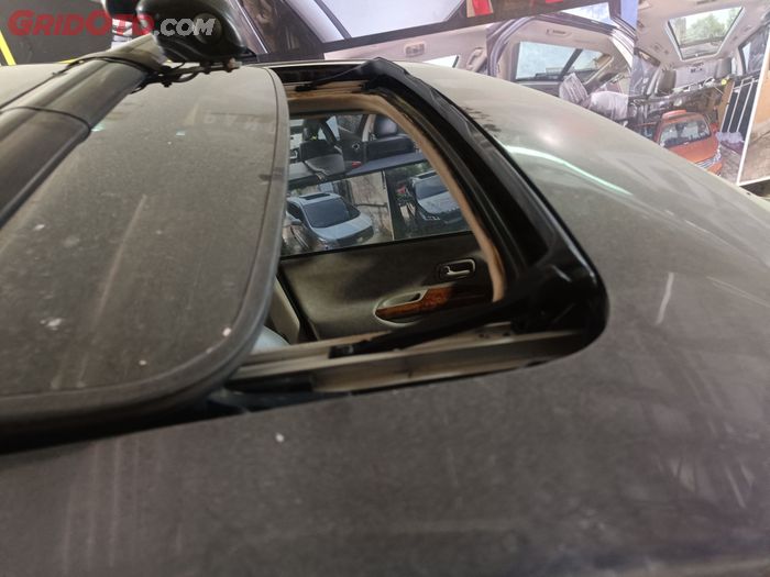 Buka Tutup Sunroof Terus Lancar, Nih Tips  Perawatannya Dari Bengkel