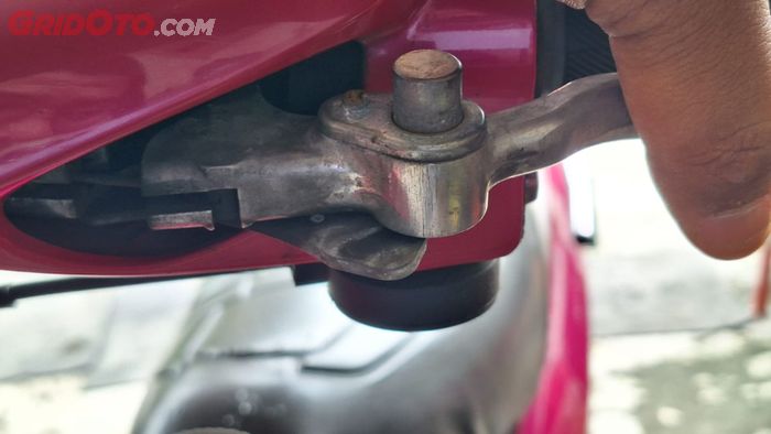 Cara Pasang Parking Brake Lock Mio J di Motor Matic Yamaha Mio