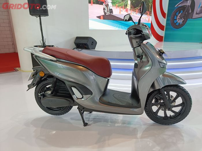 Intip Harga Adora, Motor Listrik Pendatang Baru yang Langsung Menang Award