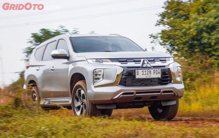 Ini Komparasi Mesin Ford Everest Titanium dan Pajero Sport Dakar