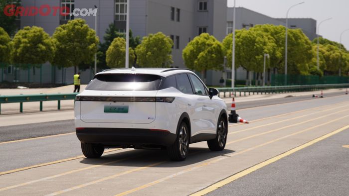 OMODA 7 SHS, Mobil Plug-in Hybrid Dengan Jarak Tempuh 1.400 Km