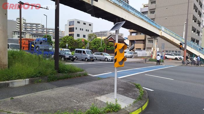 Hening Tanpa Klakson, Begini Tertibnya Antre Lampu Merah di Jepang