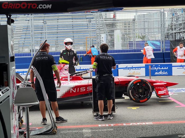 Harganya Tembus Rp 100 Jutaan, Begini Setir Mobil Balap Formula E Nissan