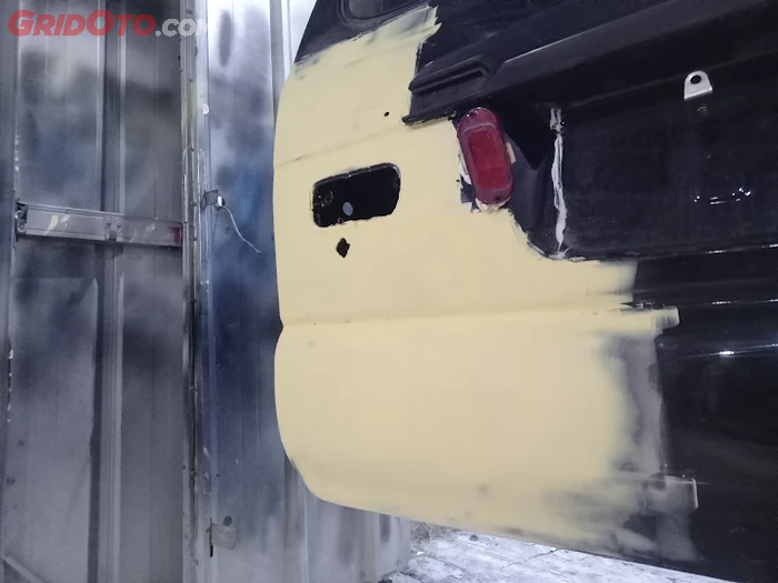 Jangan Cat Ulang Bodi Mobil Kalau Dempulnya Asal, Ini Risikonya!