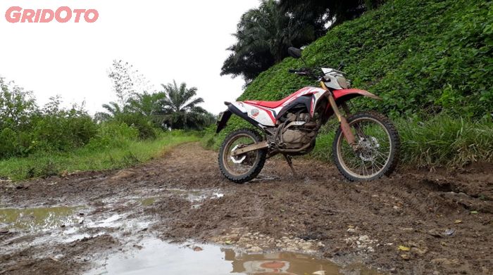 Sama-sama Bisa Diajak Adventure Pilih Honda CRF150L atau CB150X? Intip Spek dan Harganya Sekarang