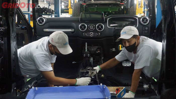 Intip Tampilan BAIC BJ40 Plus saat Sedang Dirakit di Indonesia