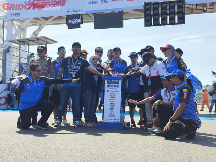 Nyaris 200 Starter Ramaikan Idemitsu Blu Cru Yamaha Sunday Race 2025