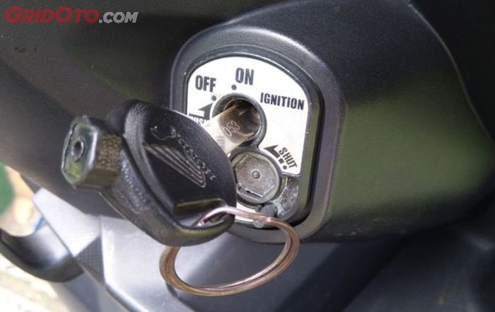 Cairan Ini Ternyata Bisa Bikin Kunci Motor Bekas Bebas Karat Karena Sering Kehujanan