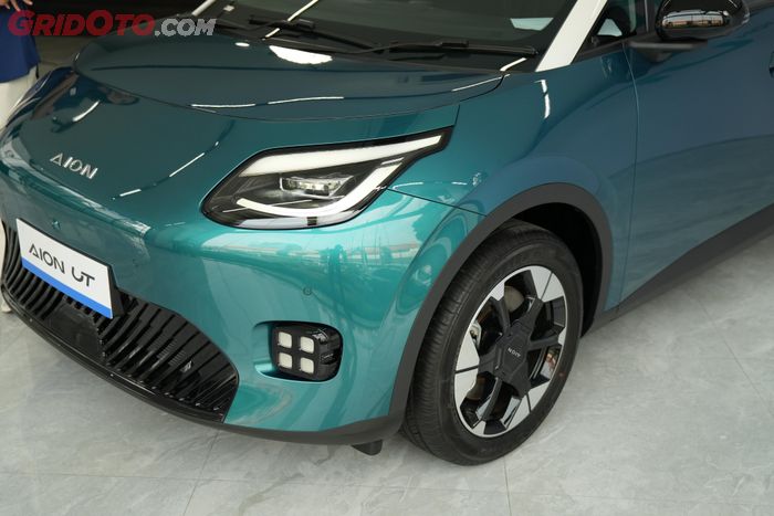 Spesifikasi Mobil Listrik AION UT Yang Diperkenalkan Di Indonesia