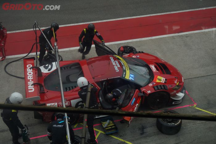 Mengamati Kerja Pit Stop Super GT, Gak Cuma Ban Saja yang Diganti