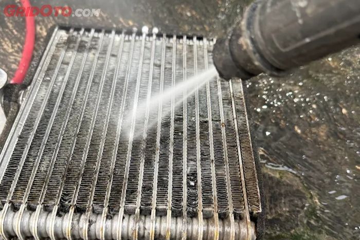 Walaupun Terasa Dingin Tapi AC Tetap Harus di Servis, Ini Alasannya!