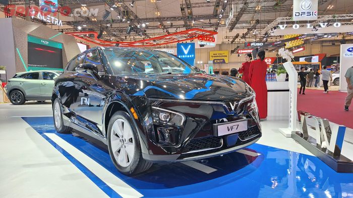 Selisih Rp 100 Juta, Ini Bedanya VinFast VF 7 Eco Dengan VF 7 Plus