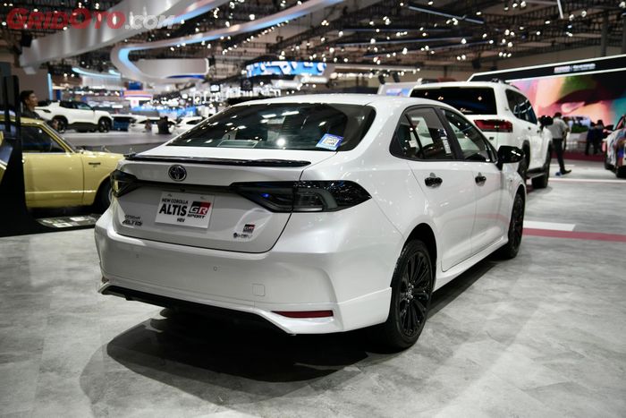 Toyota Corolla Altis GR Sport, Sedan Eksekutif Tampil Sporty