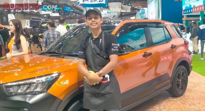 Suka dan Duka, Petugas Lap Mobil di Booth di GIIAS 2025 Dibayar Segini