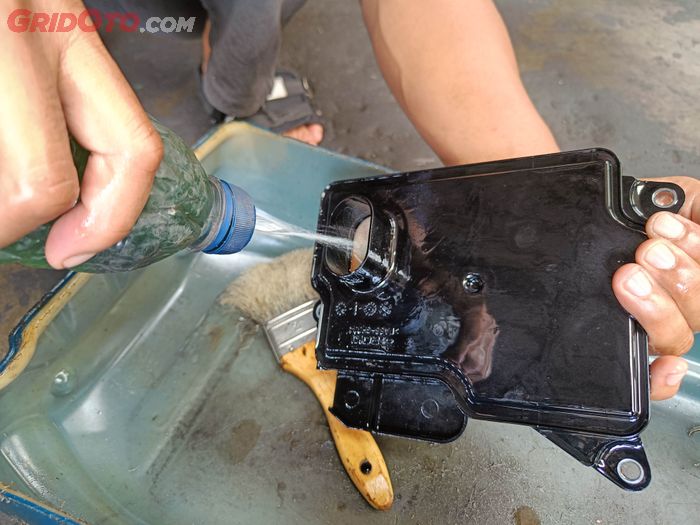 Biar Transmisi Mobil Matik Awet, Bersihkan Filternya Setiap Segini