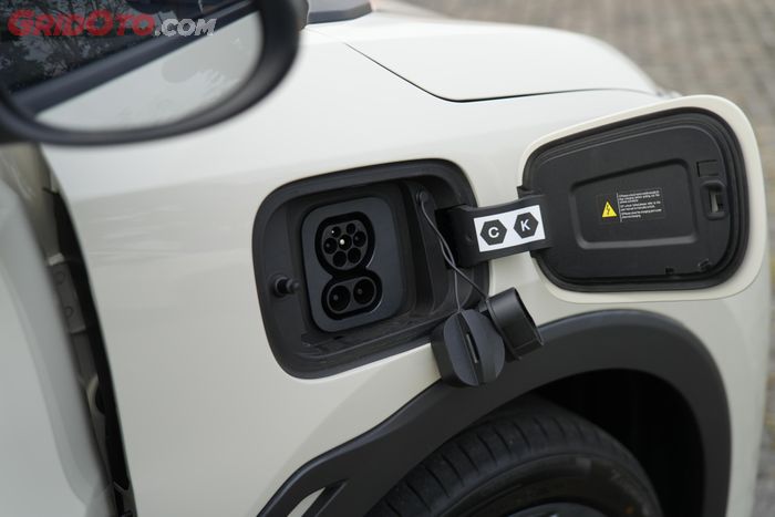 Sudah Pakai Soket CCS2, Secepat Ini Ngecas Baterai BYD Atto 1