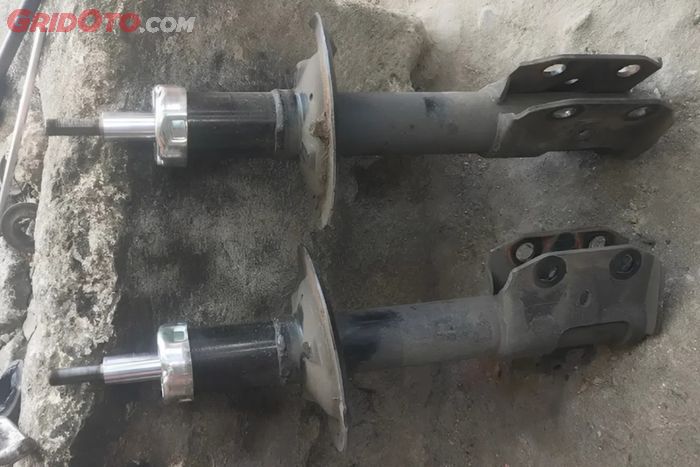 Harus Tahu, Ini Tanda-tanda Shockbreaker Mobil Bocor Ketika Dikendarai