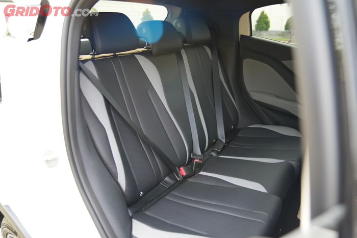 Panjang Gak Sampai 4 Meter, Jok Belakang BYD Atto 1 Tetap Selega Ini