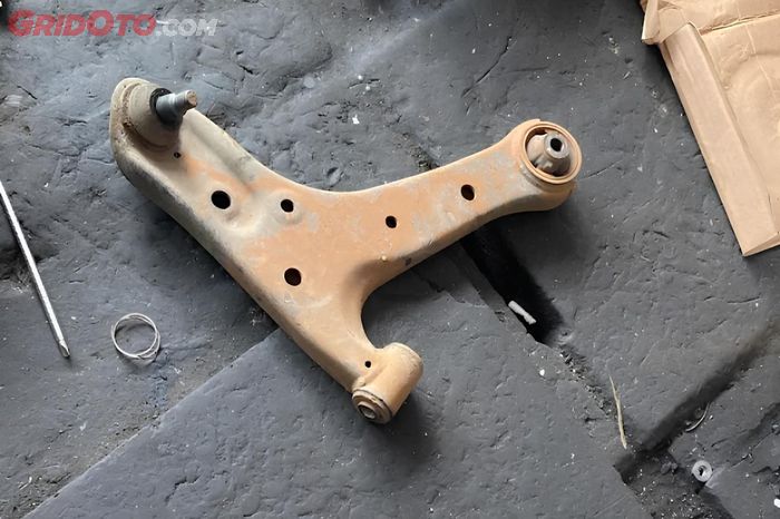 Harus Tahu, Kenali Fungsi dan Tips Merawat Bushing Arm Suspensi Mobil