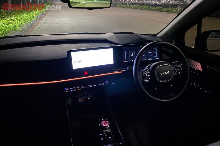 Fitur-Fitur Asyik Kia Carnival Hybrid, Hampir Bisa Nyetir Sendiri!