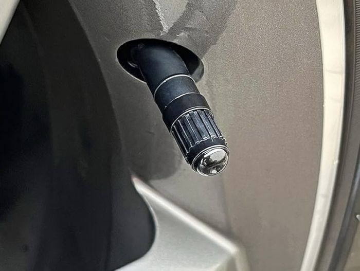 Karet Pentil Ban Mobil Sudah Minta Ganti, Tandanya Seperti Ini