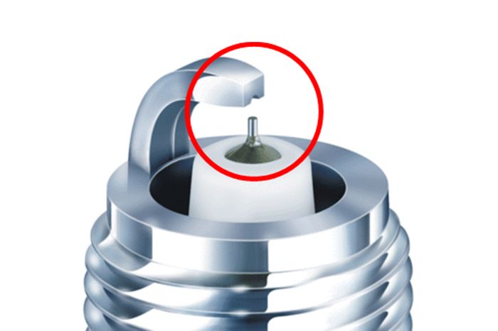 Busi Mobil Jarang di Cek Saat Servis Berkala, Ini Risikonya Sob