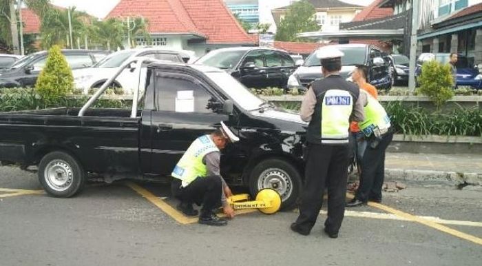 Awas, Injak Marka Zigzag Kuning di Tepi Jalan Bisa Dipidana Kurungan dan Denda Seperempat Juta