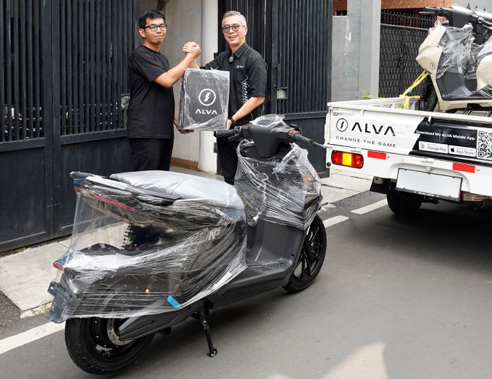 CEO ALVA Turun Tangan, Datangi Rumah Konsumen Bawa Motor Listrik Rp 28 Jutaan Ini