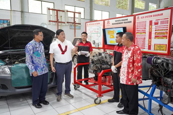 Mewah Banget, Toyota Fortuner Jadi Mobil Praktik Siswa SMKN Ini