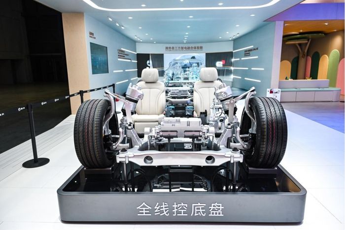 Denza Z, Mobil Konsep Sport Denza Meluncur Perdana di Shanghai Auto Show 2025