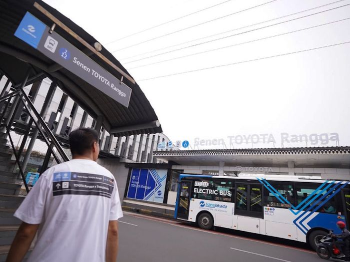 Toyota, Baru 4 Bulan Berubah Nama, Kini Halte Senen Toyota Rangga Jadi Puing