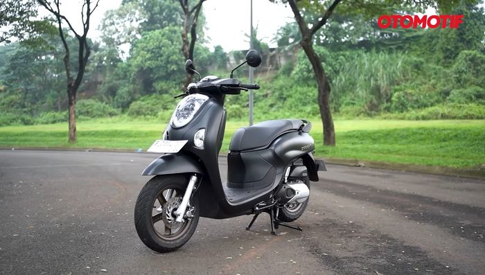 Mesin Sama, Lebih Irit BBM Honda BeAT atau Scoopy? Cek Perbandingannya
