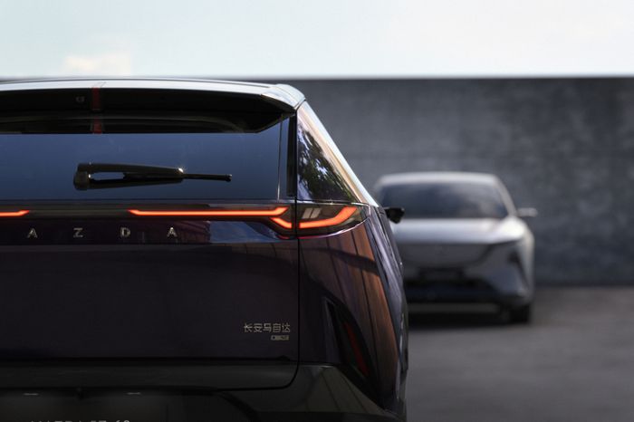 Mazda EZ-60 Tampil Di Auto Shanghai 2025, Punya Jarak Tempuh 1.000 Km