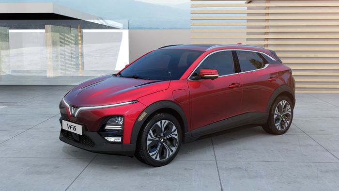 Pertama Kali Di Indonesia, VinFast VF 6 Menampakan Diri Di Surabaya