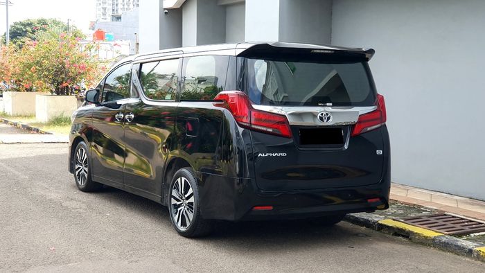 Mobil Bekas Toyota Alphard Menarik Buat Dibeli, Harga Jauh Lebih Murah