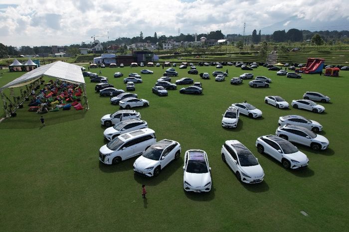 Sukses Jual Segini Banyak M6 Dalam Setahun, BYD Gelar Ultah Pertama Gede-gedean