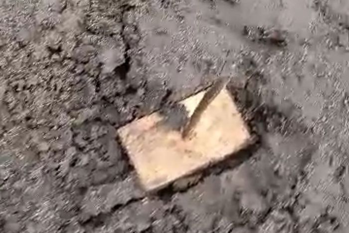 Satu Jip Jadi Korban, Ranjau Paku Berceceran di Lautan Pasir Gunung Bromo