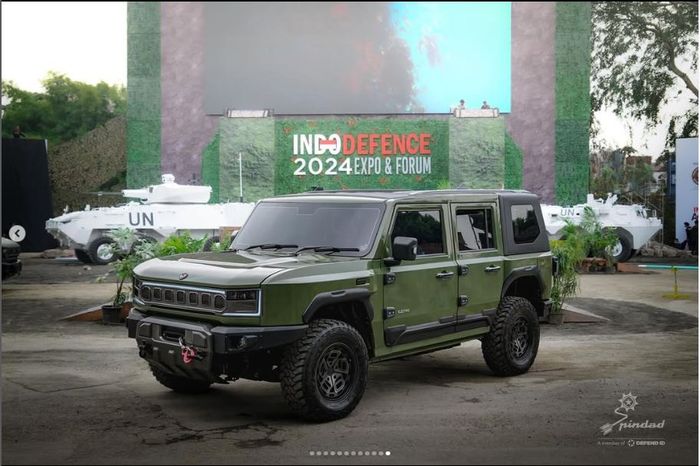 Presiden Prabowo Tanda Tangan di Atas Kap Mobil Listrik Taktis Baru Pindad, Ini Nama dan Speknya