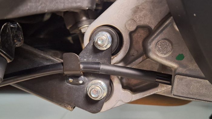 Bukan Cuma Sok Bocor, Komponen Ini Aus Bikin Roda Belakang Motor Matic Goyang