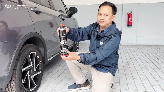Penting Saat Ban Gembos Atau Bocor, Ini Cara Pakai Tire Repair Kits di Mobil Listrik NETA
