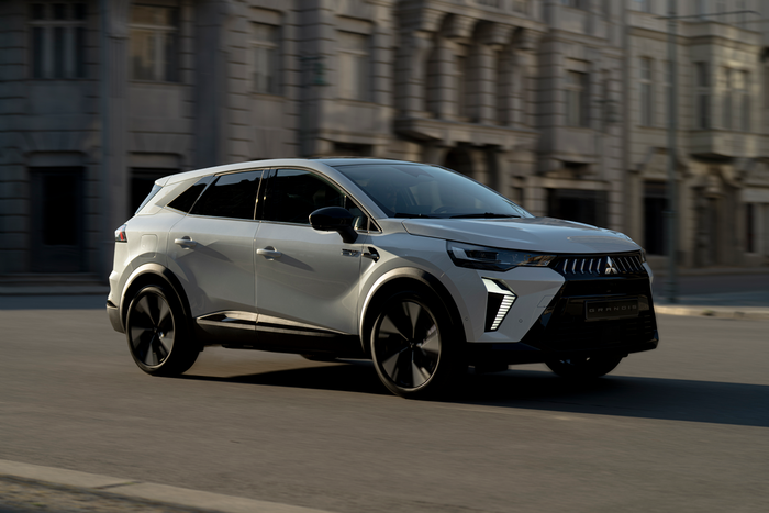 Mitsubishi Bangkitkan Grandis Lagi, Tampang dan Lekuk Bodi Bikin Pangling