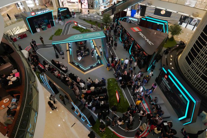 LEGO Mercedes-AMG F1 W14 PETRONAS Nongkrong di Jakarta, Dibangun Selama 2.428 Jam