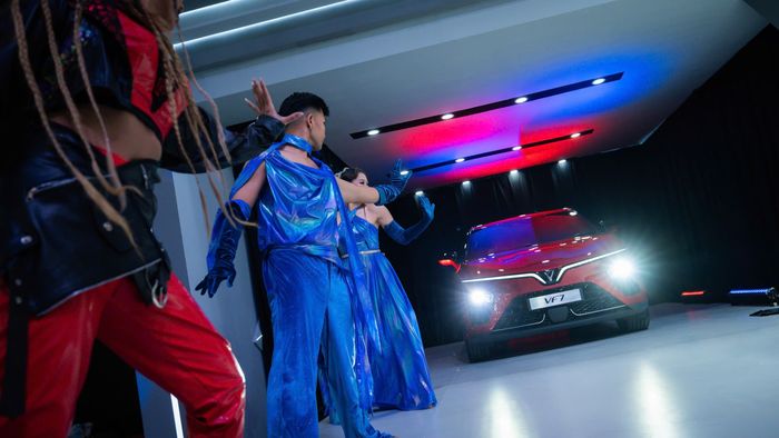 VinFast VF7 Dirilis Dalam 2 Varian, 200 Pembeli Pertama Cuma Disuruh Bayar Segini