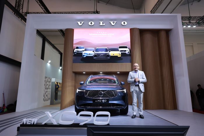 Hadir di GIIAS 2025, Intip Harga Volvo XC60, EX40 Hingga XC90 Hybrid