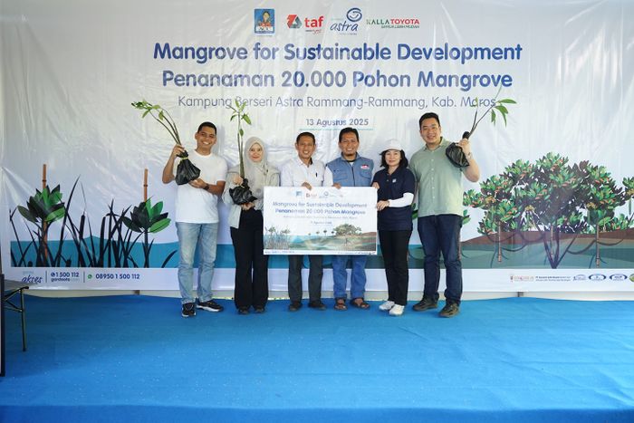 Astra Group dan Kalla Toyota Gandengan Tangan, Tanam 20.000 Bibit Mangrove di KBA Rammang-Rammang, Maros