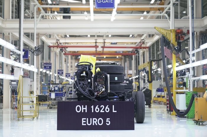 Daimler Indonesia Mulai Ekspor Sasis Bus ke ASEAN, Ini Tipenya