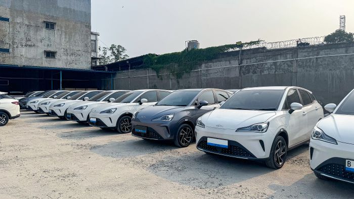NETA Senyum Lebar, Serahkan Pesanan 100 Unit Mobil Listrik Untuk Luxury Trans Indonesia