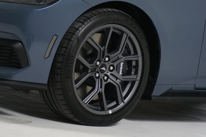 Beberapa Fitur Unik Di Eksterior Ford Mustang, Remnya Besar Sekali!