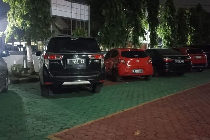 KPK Bredel Korupsi Anggota DPR RI Satori, 15 Unit Mobil Mulai Brio, Fortuner Sampai Alphard Diangkut