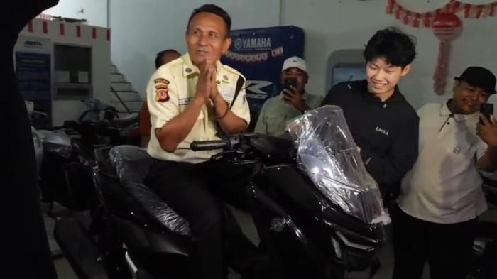 Vario 150 Satpam DPRD Cirebon Dibakar Perusuh Demo, Kontan Diganti NMAX Baru Oleh YouTuber Terkenal